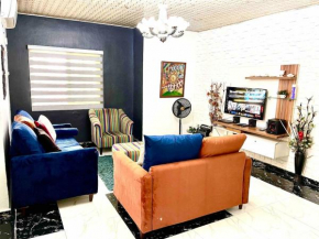 Budget Friendly Ample 2bedroom 10-min 4rm Airport